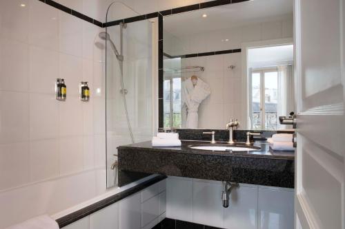 Habitación Familiar Deluxe del hotel Elysees Regencia. Foto 1