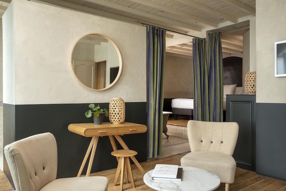 Suite Junior del hotel Elysees Regencia. Foto 1