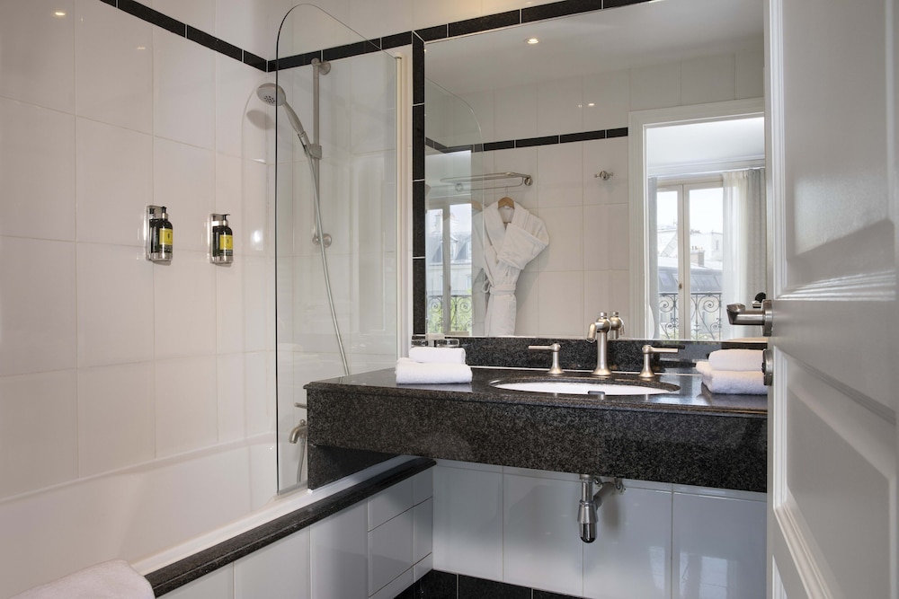 Habitación superior con 1 cama doble o 2 individuales del hotel Elysees Regencia. Foto 4
