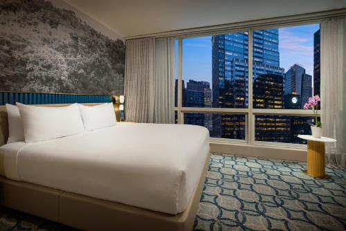 Habitación Premier con cama extragrande y vistas a la ciudad - Totalmente reformada del hotel Millennium Premier New York Times Square. Foto 13