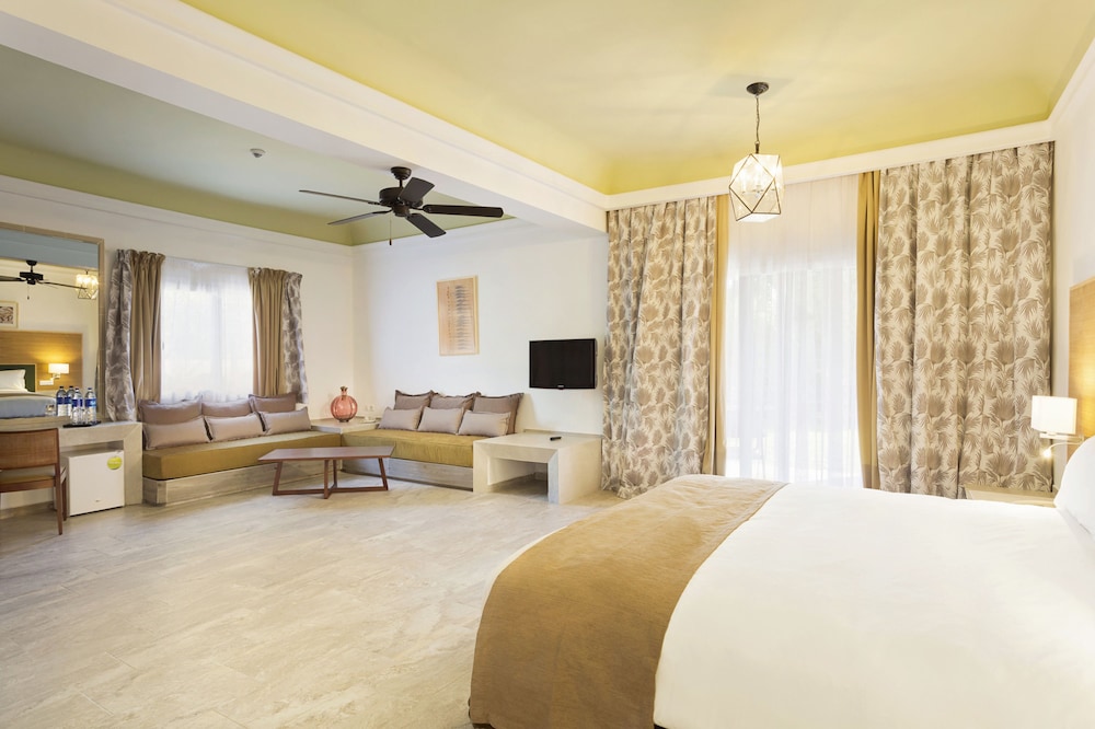 Suite estándar, balcón del hotel Riu Tikida Palmeraie - All Inclusive. Foto 2