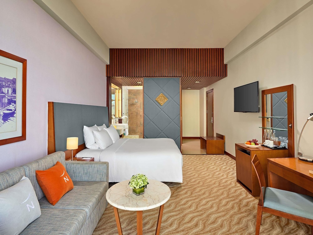 Habitación Estándar con 1 cama king - size del hotel Novotel Nha Trang. Foto 3