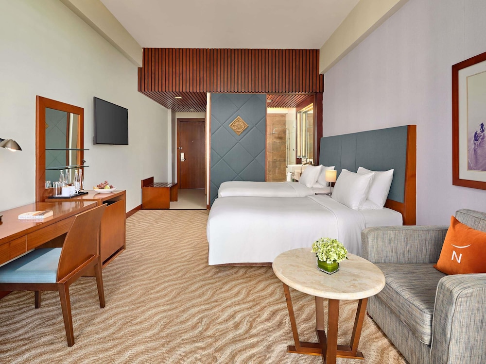 Habitación Estándar con 1 cama king - size del hotel Novotel Nha Trang. Foto 7