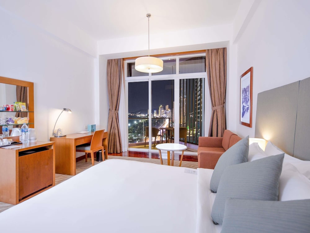 Habitación Estándar con 1 cama king - size del hotel Novotel Nha Trang. Foto 10