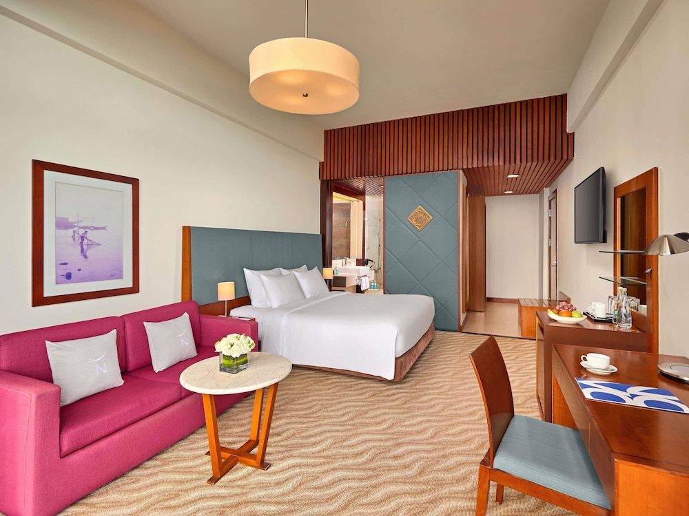 Habitación Superior con 1 cama king - size del hotel Novotel Nha Trang. Foto 2