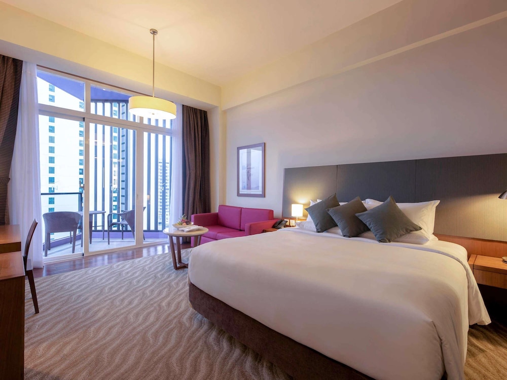 Habitación Superior con 1 cama king - size del hotel Novotel Nha Trang. Foto 3