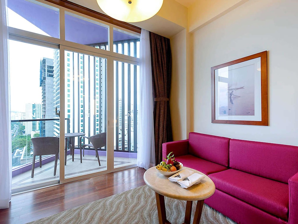 Habitación Superior con 1 cama king - size del hotel Novotel Nha Trang. Foto 7