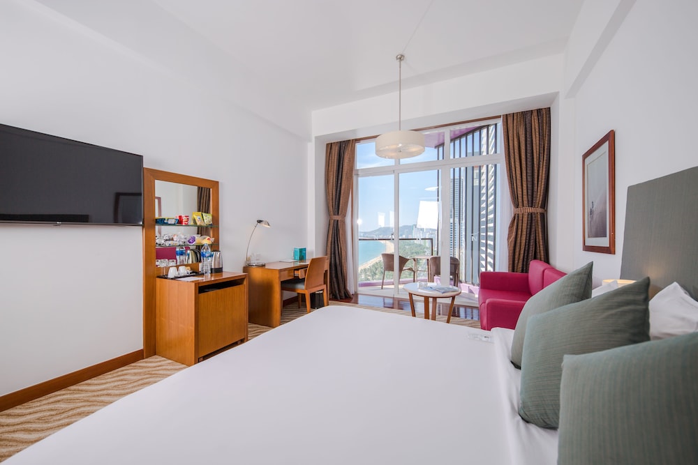 Habitación Superior con 1 cama king - size del hotel Novotel Nha Trang. Foto 13