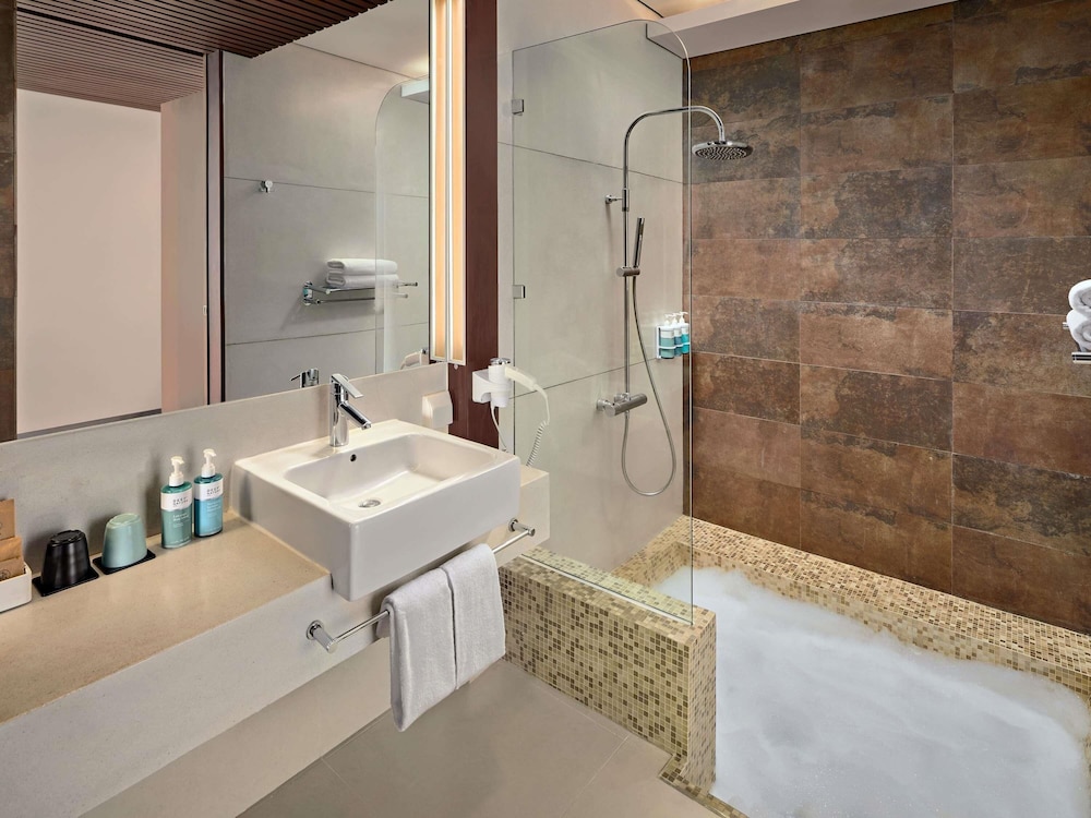 Habitación superior con 2 camas individuales del hotel Novotel Nha Trang. Foto 10