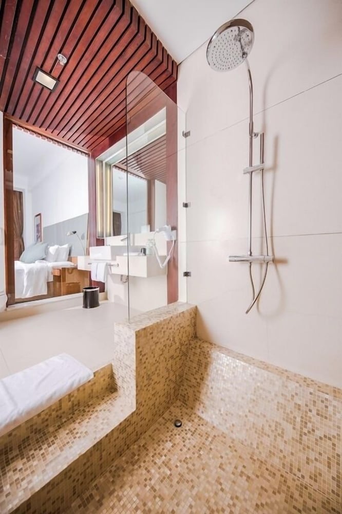 Habitación superior con 2 camas individuales del hotel Novotel Nha Trang. Foto 14