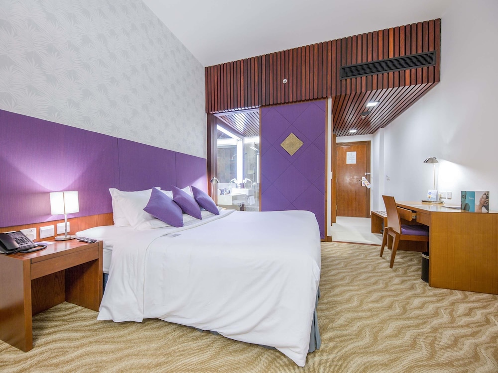 Superior con 1 cama king - size y vistas al mar del hotel Novotel Nha Trang. Foto 19