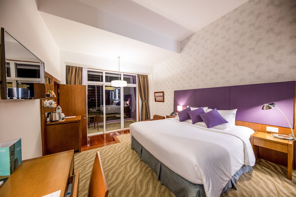 Superior con 1 cama king - size y vistas al mar del hotel Novotel Nha Trang. Foto 20