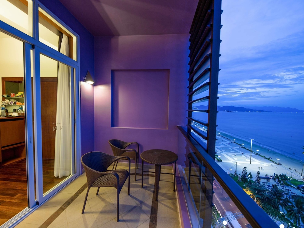 Habitación Superior con 2 camas individuales y vistas al mar del hotel Novotel Nha Trang. Foto 14