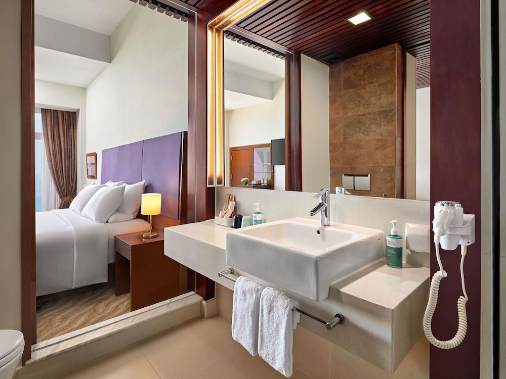 Habitación Superior con 2 camas individuales y vistas al mar del hotel Novotel Nha Trang. Foto 16
