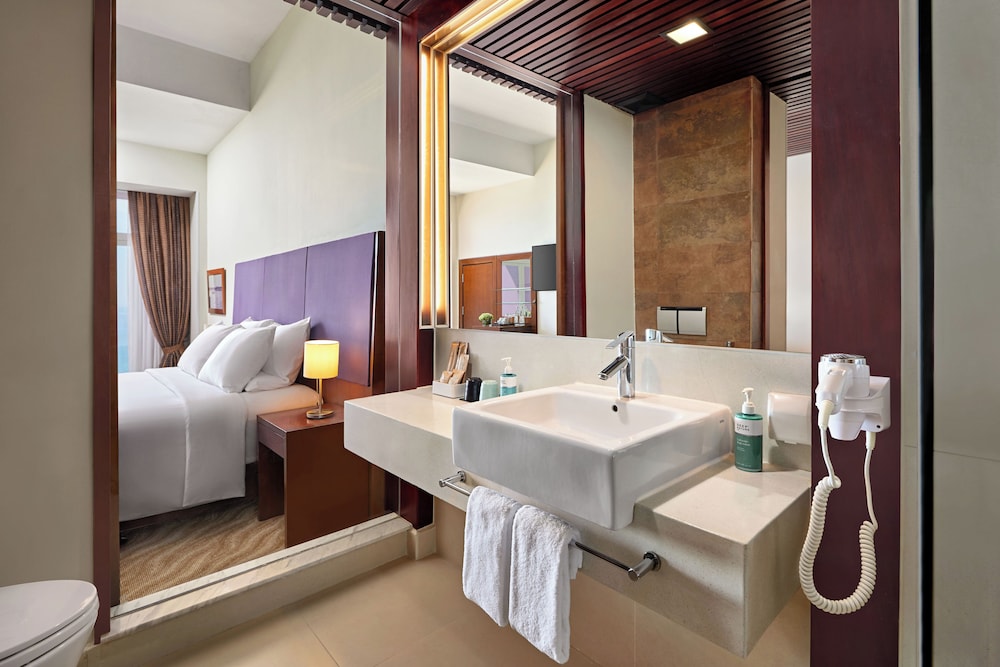 Habitación Superior con 2 camas individuales y vistas al mar del hotel Novotel Nha Trang. Foto 19