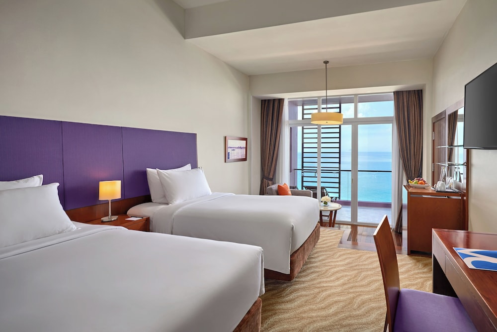 Habitación Superior con 2 camas individuales y vistas al mar del hotel Novotel Nha Trang. Foto 20