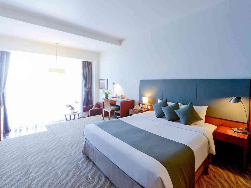Habitación Deluxe con 1 cama king - size del hotel Novotel Nha Trang. Foto 3
