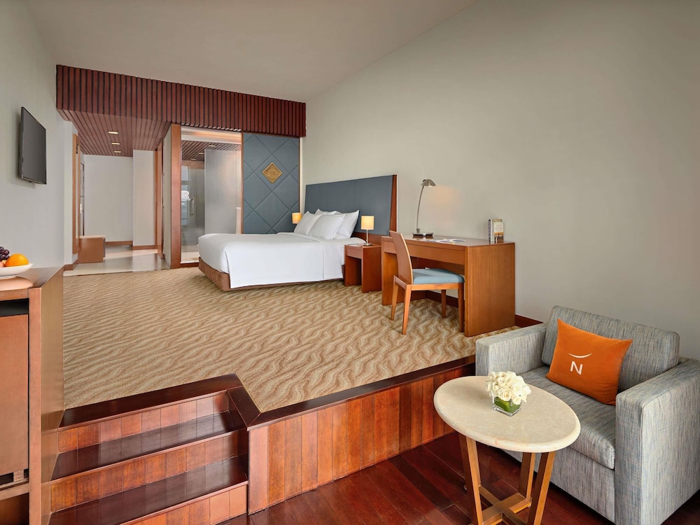 Habitación Deluxe con 1 cama king - size del hotel Novotel Nha Trang. Foto 9