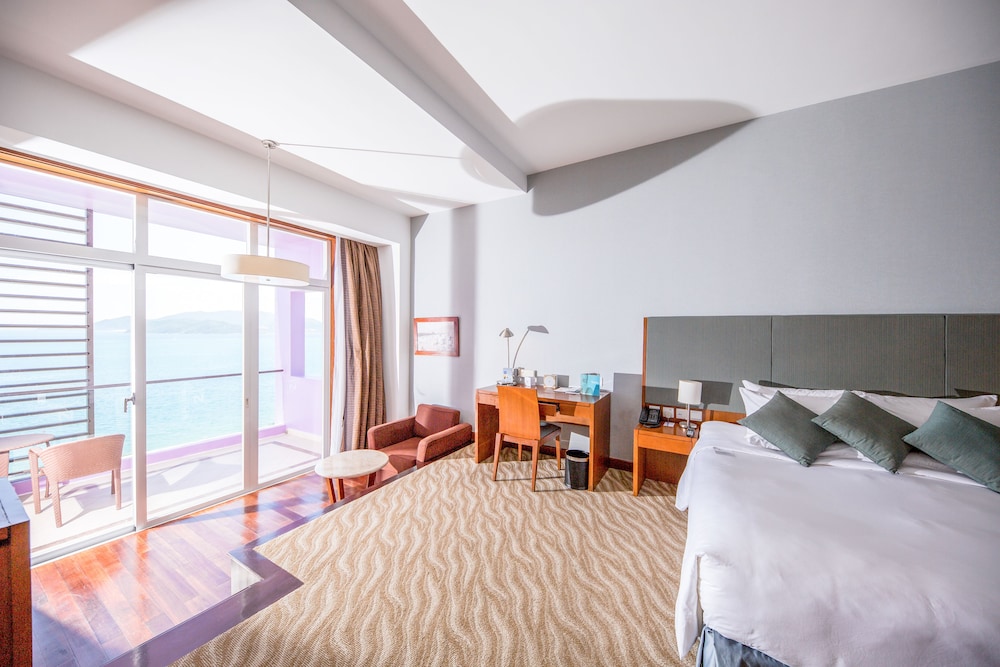 Habitación Deluxe con 1 cama king - size del hotel Novotel Nha Trang. Foto 13