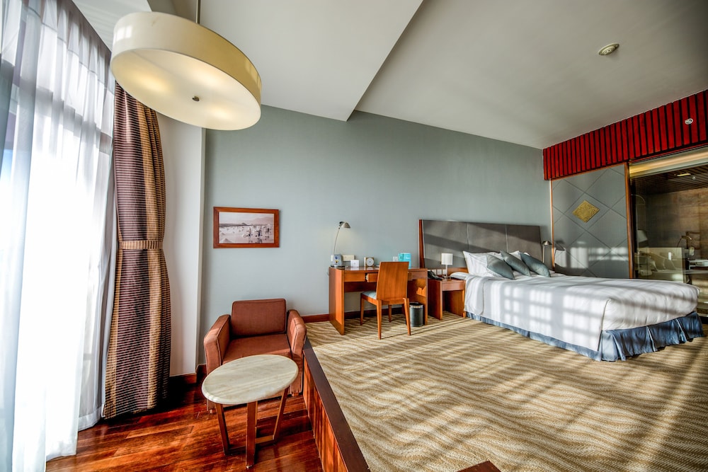 Habitación Deluxe con 1 cama king - size del hotel Novotel Nha Trang. Foto 14