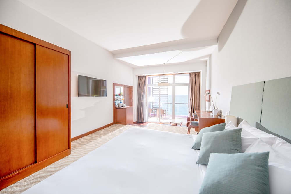 Habitación Deluxe con 1 cama king - size del hotel Novotel Nha Trang. Foto 16