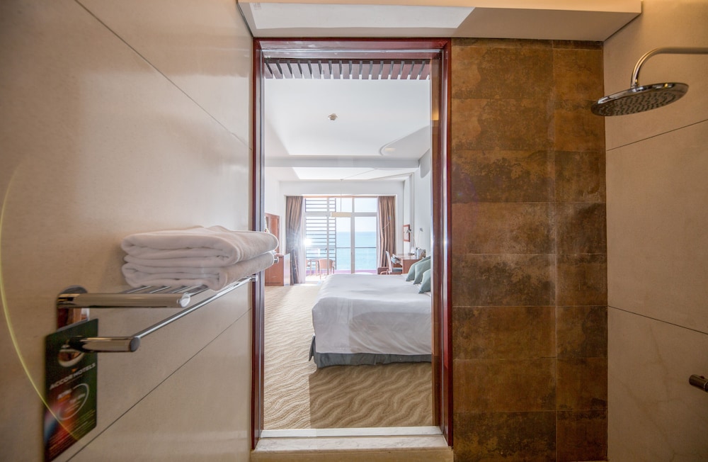 Habitación Deluxe con 1 cama king - size del hotel Novotel Nha Trang. Foto 18