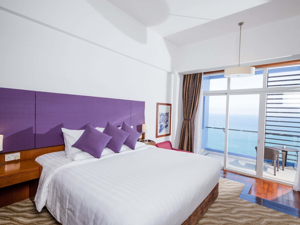 Ejecutiva con 1 cama king - size y vistas al mar del hotel Novotel Nha Trang. Foto 16