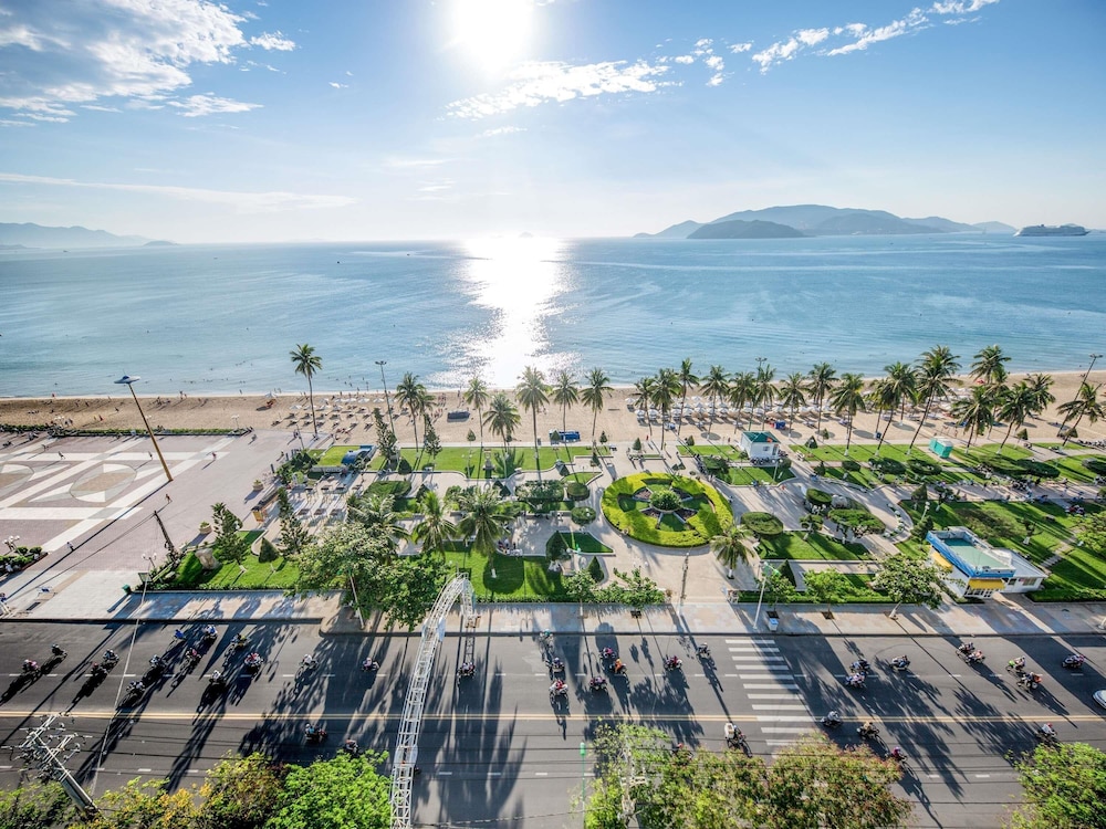 Ejecutiva con 2 camas individuales y vistas al mar del hotel Novotel Nha Trang