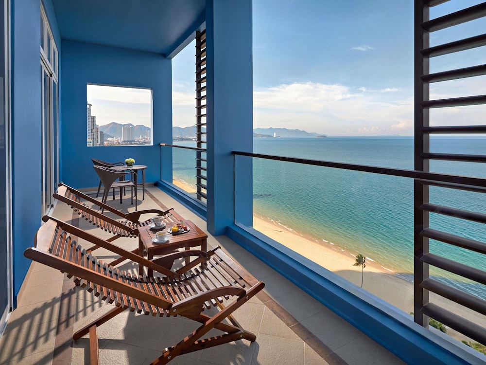 Ejecutiva con 2 camas individuales y vistas al mar del hotel Novotel Nha Trang. Foto 8