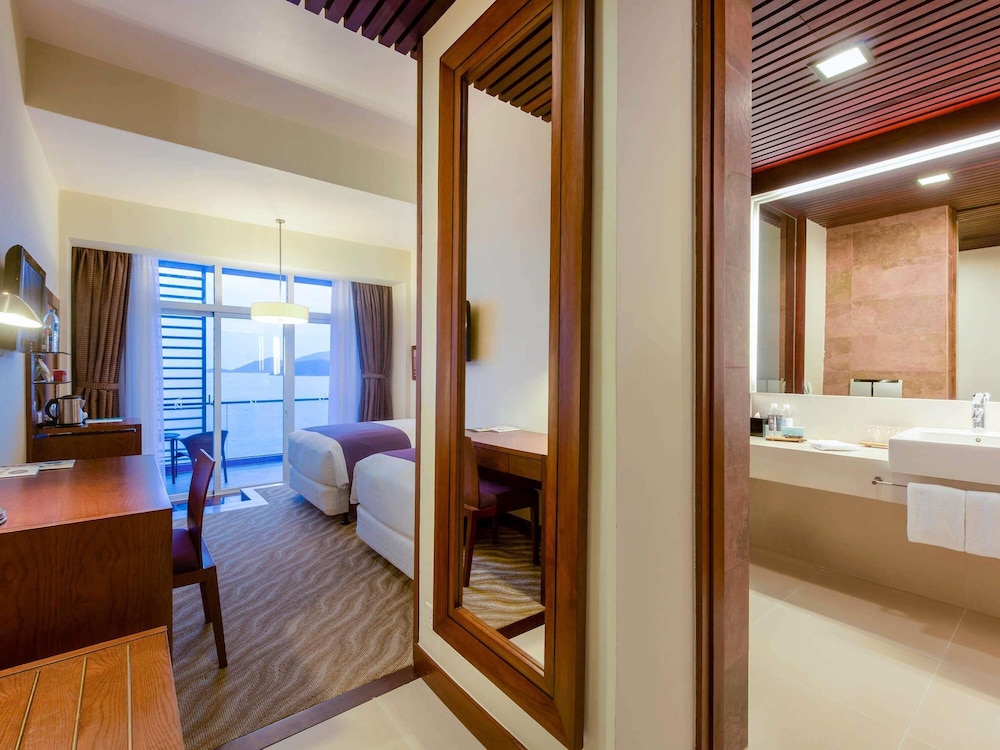 Ejecutiva con 2 camas individuales y vistas al mar del hotel Novotel Nha Trang. Foto 14