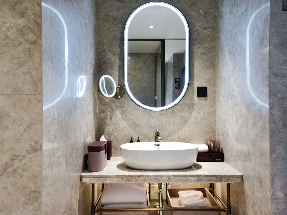 Habitación estándar con dos camas individuales del hotel Mercure Beijing Downtown. Foto 3