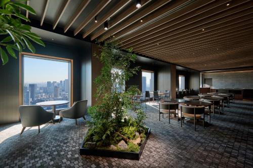 Habitación Deluxe 38F con acceso al salón (3 personas) - Cama extragrande - Planta executive del hotel The Royal Park Iconic Tokyo Shiodome