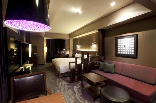 Habitación Deluxe con acceso al salón (3 personas) - Cama extragrande - Planta premium del hotel The Royal Park Iconic Tokyo Shiodome. Foto 4