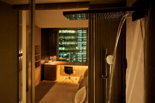 Habitación Doble City 38F con acceso al salón y vistas a la torre de Tokio - Planta executive del hotel The Royal Park Iconic Tokyo Shiodome. Foto 9