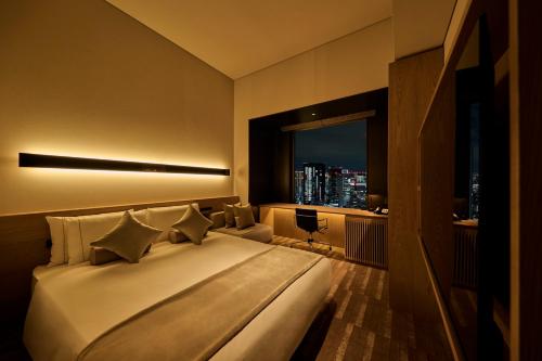 Habitación Doble City 38F con acceso al salón y vistas a la torre de Tokio - Planta executive del hotel The Royal Park Iconic Tokyo Shiodome. Foto 11