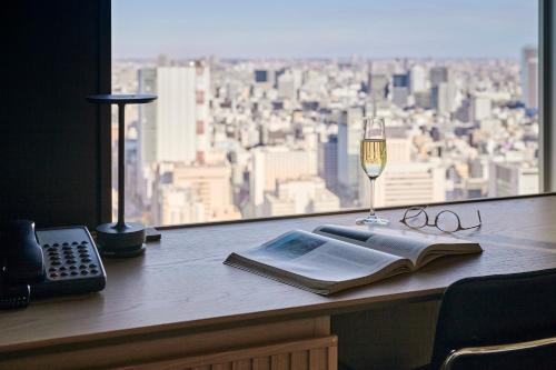 Habitación Doble City 38F con acceso al salón y vistas a la torre de Tokio - Planta executive del hotel The Royal Park Iconic Tokyo Shiodome. Foto 14