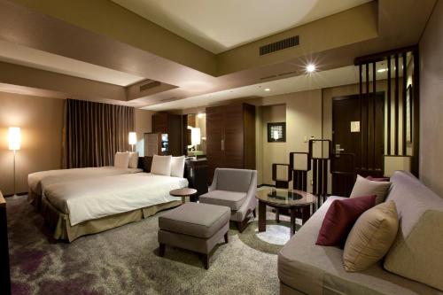 Suite Junior Doble con acceso al salón - 2 camas - Planta premium del hotel The Royal Park Iconic Tokyo Shiodome. Foto 7