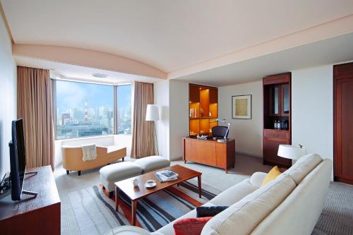 Suite Doble Esquinera con vistas a Ginza - 2 camas - Planta superior del Edificio Torre Del 31 de diciembre al 2 de enero, se espera que los restaurantes estén concurridos, y la disponibilidad estará sujeta a la capacidad. del hotel Imperial , Tokyo. Foto 3