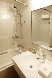 Hollywood Twin Room del hotel Niwa Tokyo. Foto 3