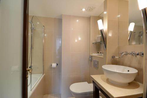 Habitación Doble Deluxe - 2 camas del hotel The Premier Notting Hill. Foto 1