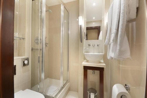 Habitación cuádruple del hotel The Premier Notting Hill. Foto 4