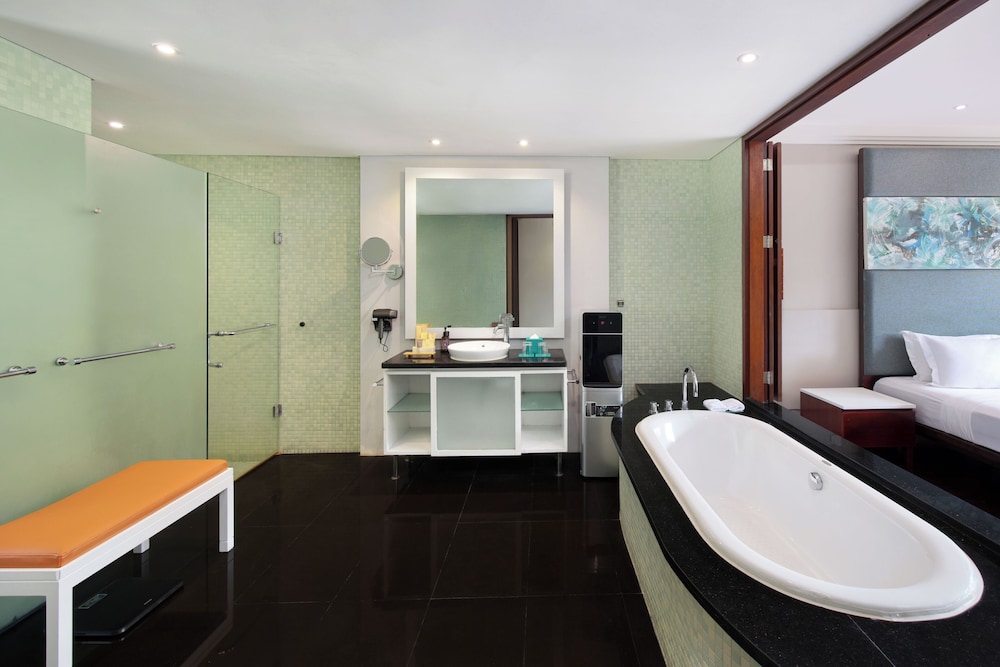 Habitación Deluxe con Cama King y Balcón del hotel Novotel Bali Nusa Dua Hotel & Residence. Foto 4