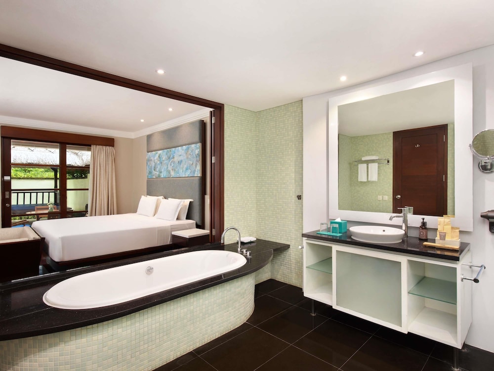 Suite Apartamento de 3 Dormitorios con Piscina Privada y Pérgola del hotel Novotel Bali Nusa Dua Hotel & Residence. Foto 8