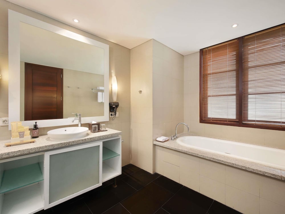Suite Apartamento de 3 Dormitorios con Piscina Privada y Pérgola del hotel Novotel Bali Nusa Dua Hotel & Residence. Foto 10