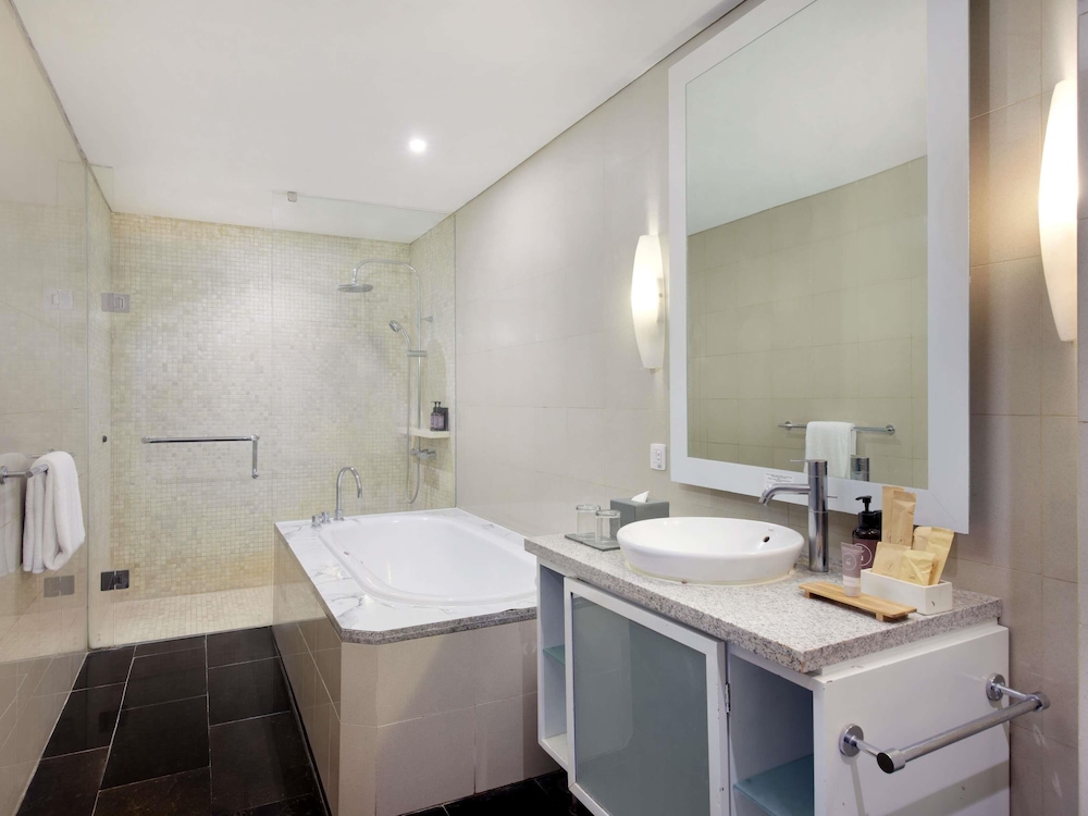 Suite Apartamento de 4 Dormitorios con Amplia Cocina, Comedor y Balcón, Ideal para Familias del hotel Novotel Bali Nusa Dua Hotel & Residence. Foto 13