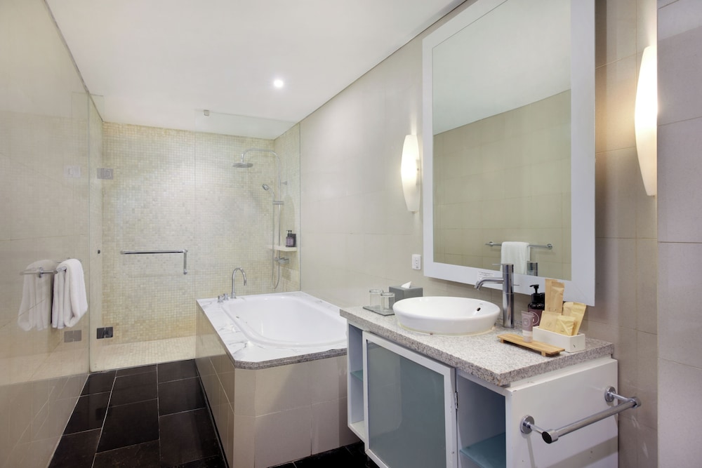 Suite Apartamento de 4 Dormitorios con Amplia Cocina, Comedor y Balcón, Ideal para Familias del hotel Novotel Bali Nusa Dua Hotel & Residence. Foto 14