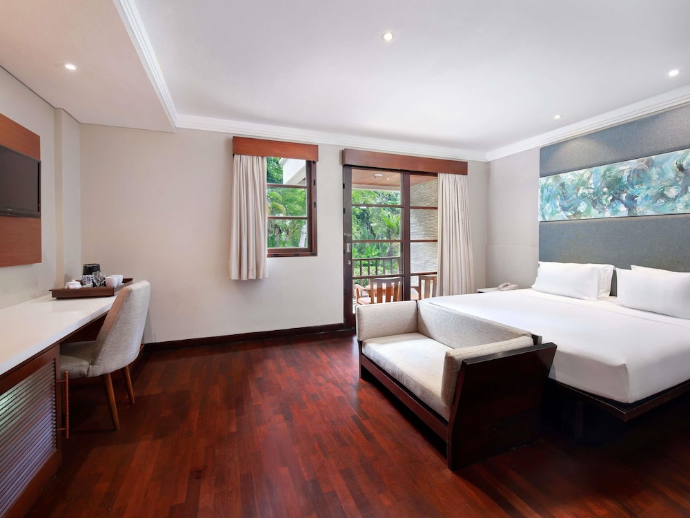 Habitación Deluxe con Cama King, Vista a la Piscina y Balcón del hotel Novotel Bali Nusa Dua Hotel & Residence