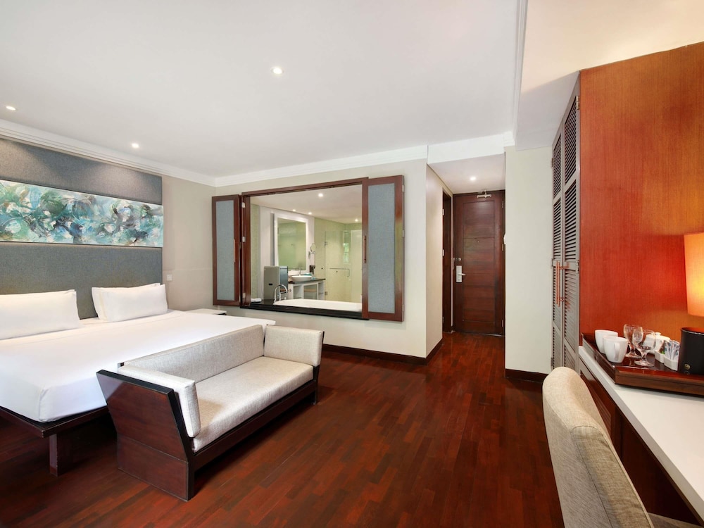 Habitación Deluxe con Cama King, Vista a la Piscina y Balcón del hotel Novotel Bali Nusa Dua Hotel & Residence. Foto 1