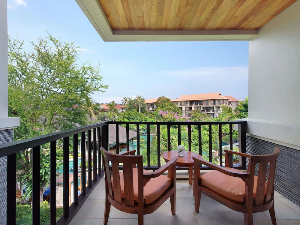 Habitación Deluxe con Dos Camas Individuales, Vista a la Piscina y Balcón del hotel Novotel Bali Nusa Dua Hotel & Residence
