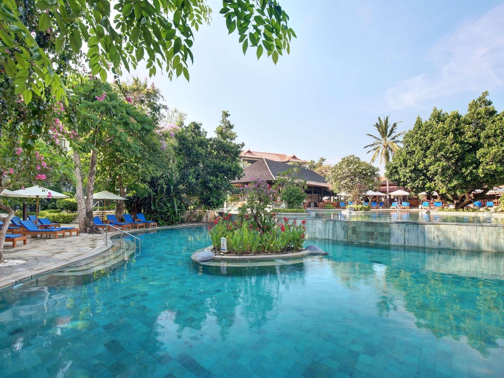 Habitación Deluxe con Dos Camas Individuales, Vista a la Piscina y Balcón del hotel Novotel Bali Nusa Dua Hotel & Residence. Foto 1